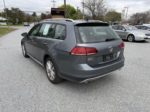 Platinum Gray Metallic 2018 Volkswagen Golf Alltrack TSI S