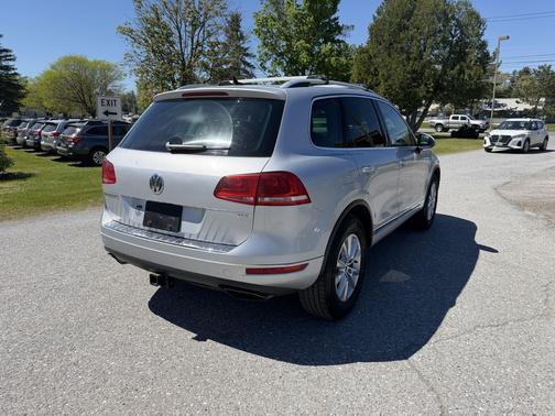 Cool Silver Metallic 2013 Volkswagen Touareg VR6 Sport