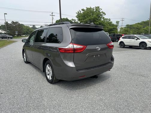 2018 Toyota Sienna LE