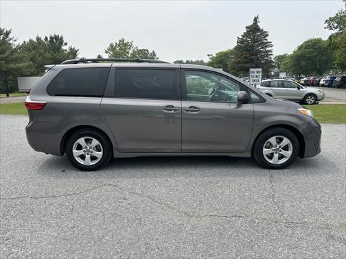 2018 Toyota Sienna LE
