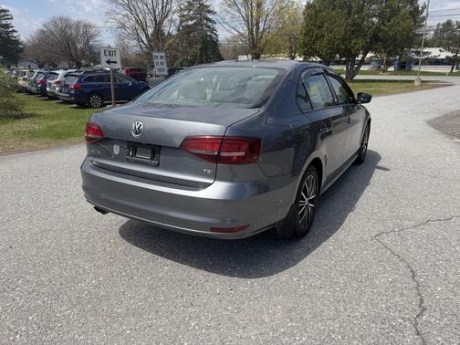 Platinum Gray Metallic 2018 Volkswagen Jetta 1.4T SE