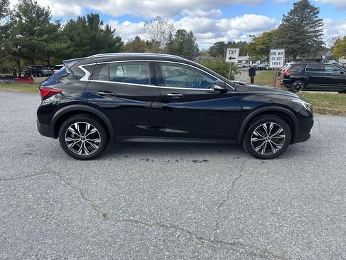 2019 INFINITI QX30 ESSENTIAL