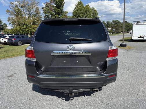 2011 Toyota Highlander SE
