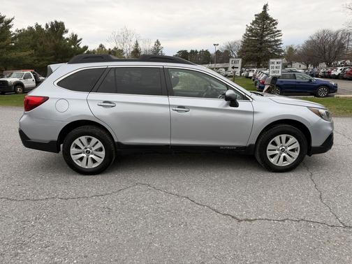 Ice Silver Metallic 2019 Subaru Outback 2.5i Premium