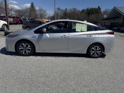 Classic Silver Metallic 2017 Toyota Prius Prime Plus