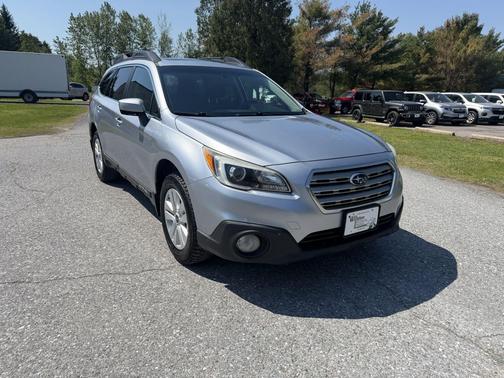 Ice Silver Metallic 2017 Subaru Outback 2.5i Premium
