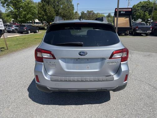 Ice Silver Metallic 2017 Subaru Outback 2.5i Premium