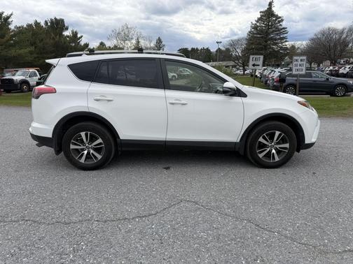 Super White 2017 Toyota RAV4 XLE