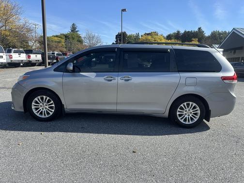 2013 Toyota Sienna XLE