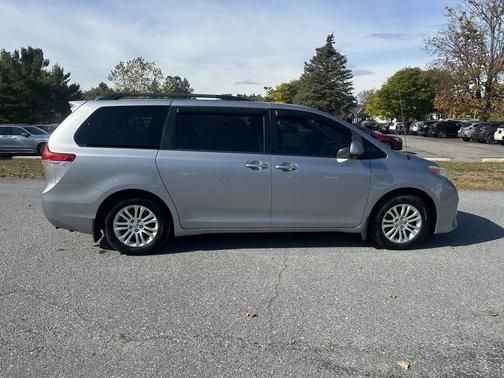 2013 Toyota Sienna XLE