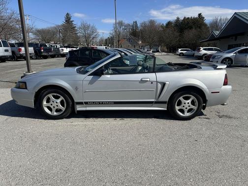 2002 Ford Mustang Deluxe