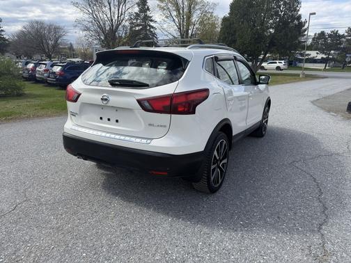 Pearl White Tricoat 2019 Nissan Rogue Sport SL