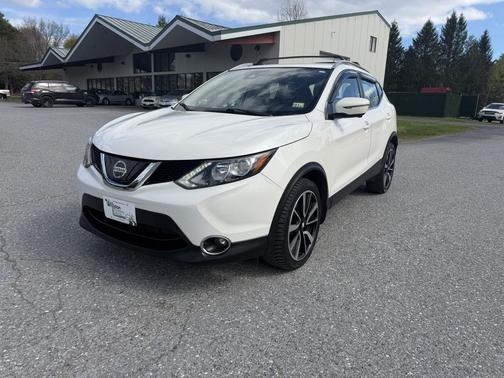 Pearl White Tricoat 2019 Nissan Rogue Sport SL