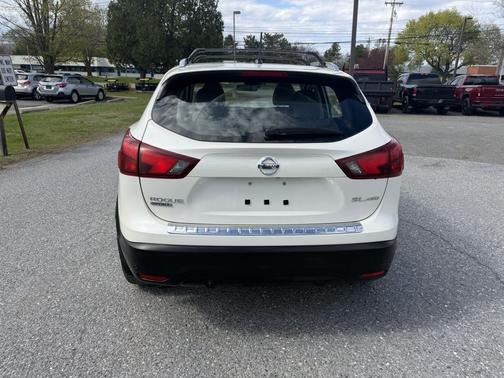 Pearl White Tricoat 2019 Nissan Rogue Sport SL