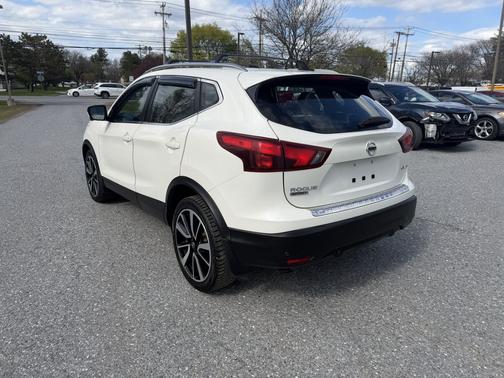 Pearl White Tricoat 2019 Nissan Rogue Sport SL
