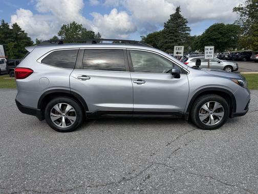 Ice Silver Metallic 2021 Subaru Ascent Premium 8-Passenger
