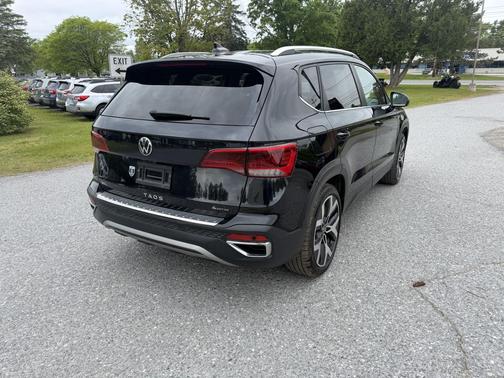 Deep Black Pearl 2023 Volkswagen Taos 1.5T SEL