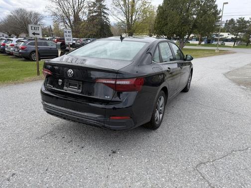 Deep Black Pearl 2023 Volkswagen Jetta 1.5T SE