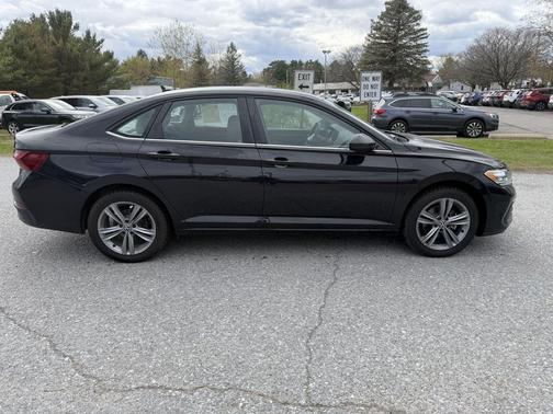 Deep Black Pearl 2023 Volkswagen Jetta 1.5T SE
