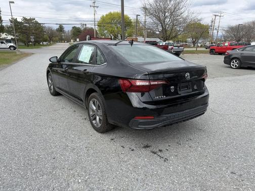 Deep Black Pearl 2023 Volkswagen Jetta 1.5T SE