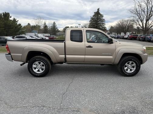 Gold 2006 Toyota Tacoma Access Cab