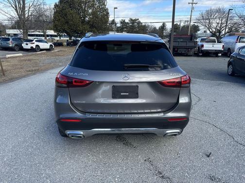 2021 Mercedes-Benz GLA 250 Base 4MATIC