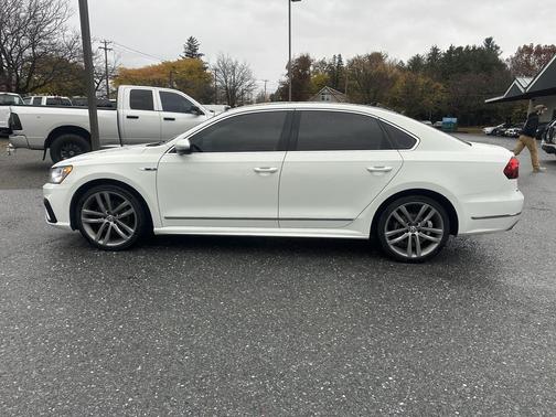 2017 Volkswagen Passat 1.8T R-Line w/Comfort