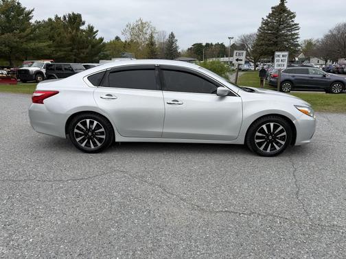 Brilliant Silver 2018 Nissan Altima 2.5 SV
