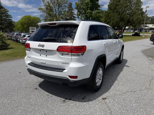 Bright White Clearcoat 2018 Jeep Grand Cherokee Laredo E