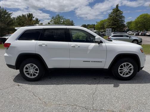 Bright White Clearcoat 2018 Jeep Grand Cherokee Laredo E