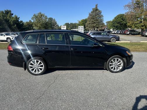 2016 Volkswagen Golf SportWagen TSI SE 4-Door