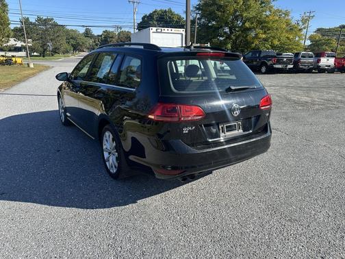 2016 Volkswagen Golf SportWagen TSI SE 4-Door