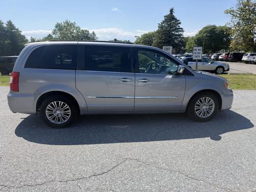 Billet Silver Metallic Clearcoat 2016 Chrysler Town & Country Touring-L