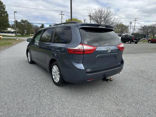 2017 Toyota Sienna LE