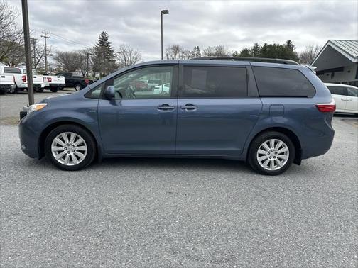 2017 Toyota Sienna LE