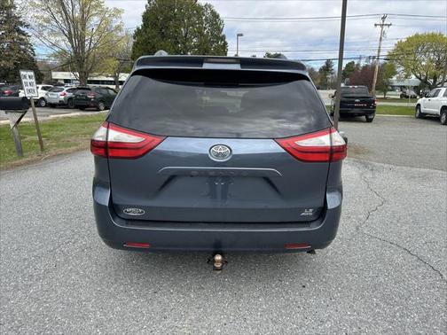 2017 Toyota Sienna LE
