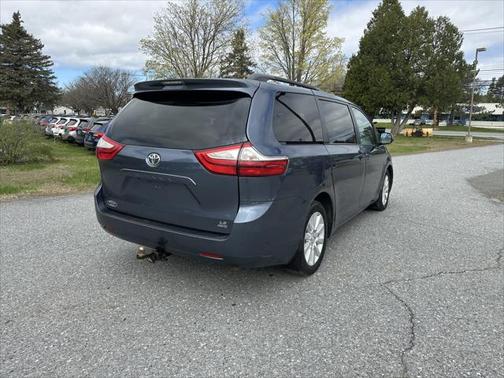2017 Toyota Sienna LE