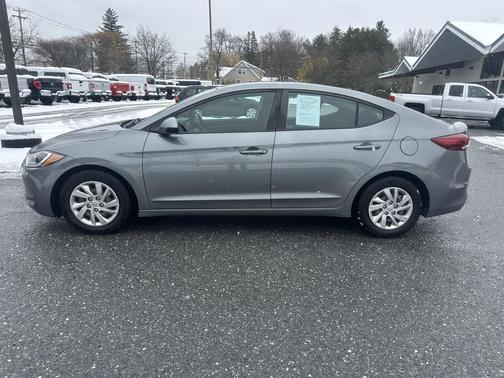 2018 Hyundai ELANTRA SE