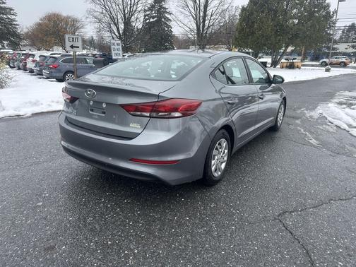 2018 Hyundai ELANTRA SE