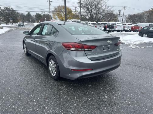 2018 Hyundai ELANTRA SE