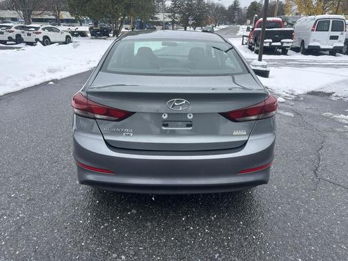 2018 Hyundai ELANTRA SE
