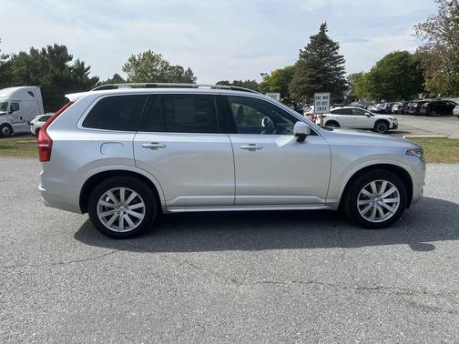 2019 Volvo XC90 T6 Momentum
