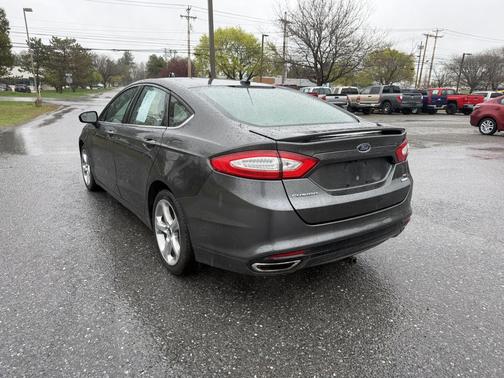 Gray 2016 Ford Fusion SE