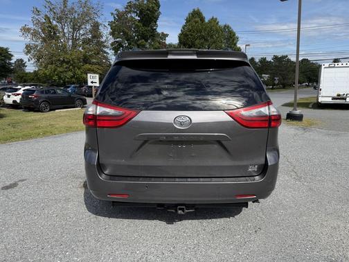 2020 Toyota Sienna XLE