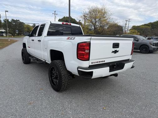 Summit White 2018 Chevrolet Silverado 1500 2LT