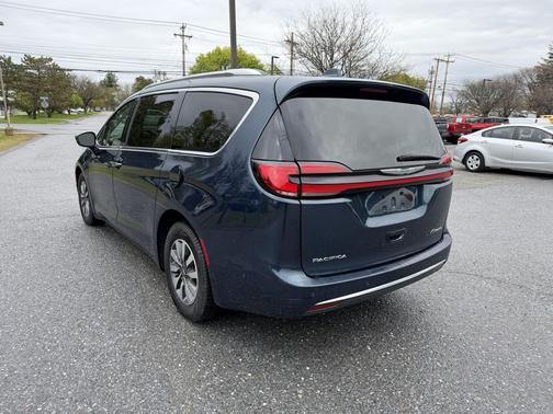 Fathom Blue Pearlcoat 2021 Chrysler Pacifica Hybrid Touring L