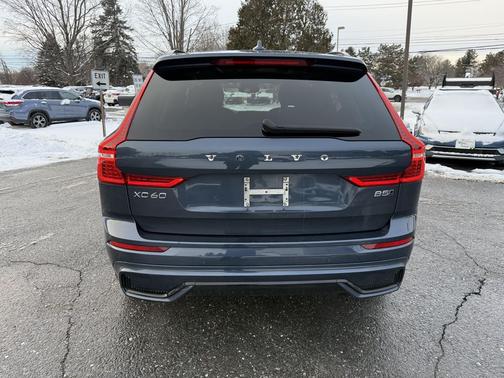 2024 Volvo XC60 B5 Plus Dark Theme