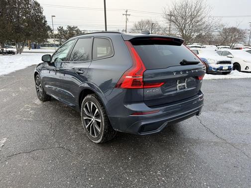 2024 Volvo XC60 B5 Plus Dark Theme