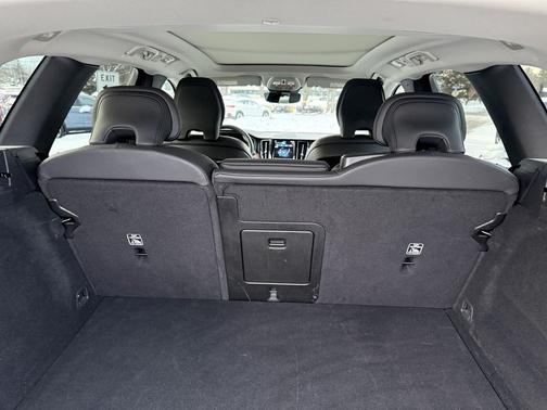 2024 Volvo XC60 B5 Plus Dark Theme