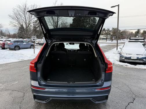 2024 Volvo XC60 B5 Plus Dark Theme